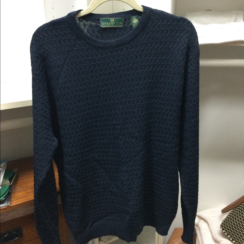 Men’s pullover sweater size Medium